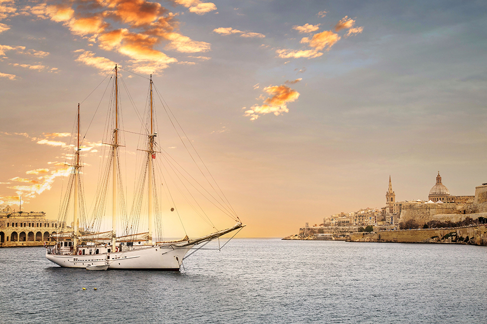 Image description: Boat with beautiful skyline