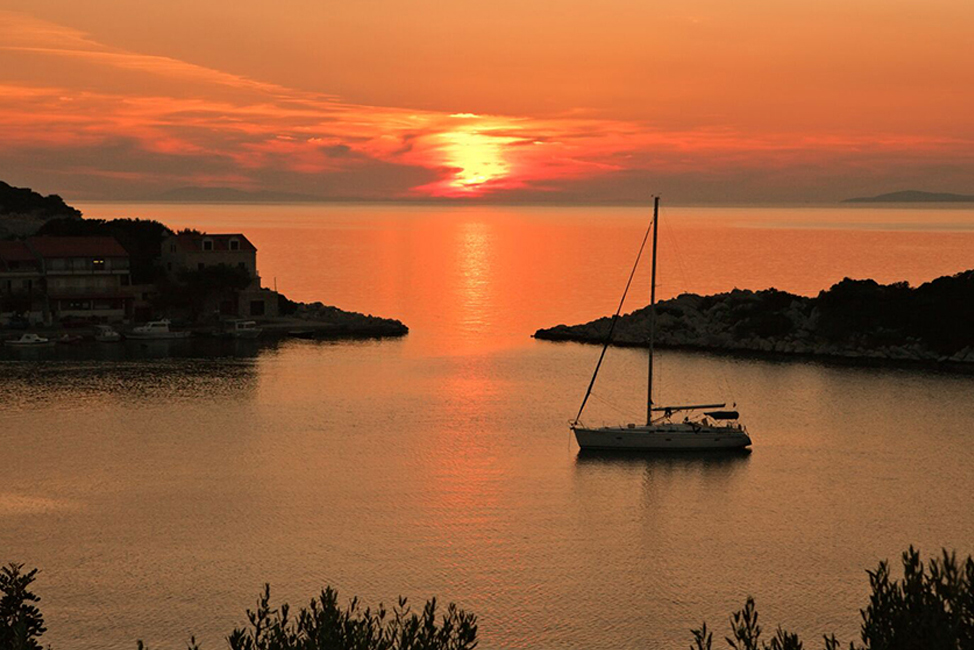 Image description: Sunset with islands