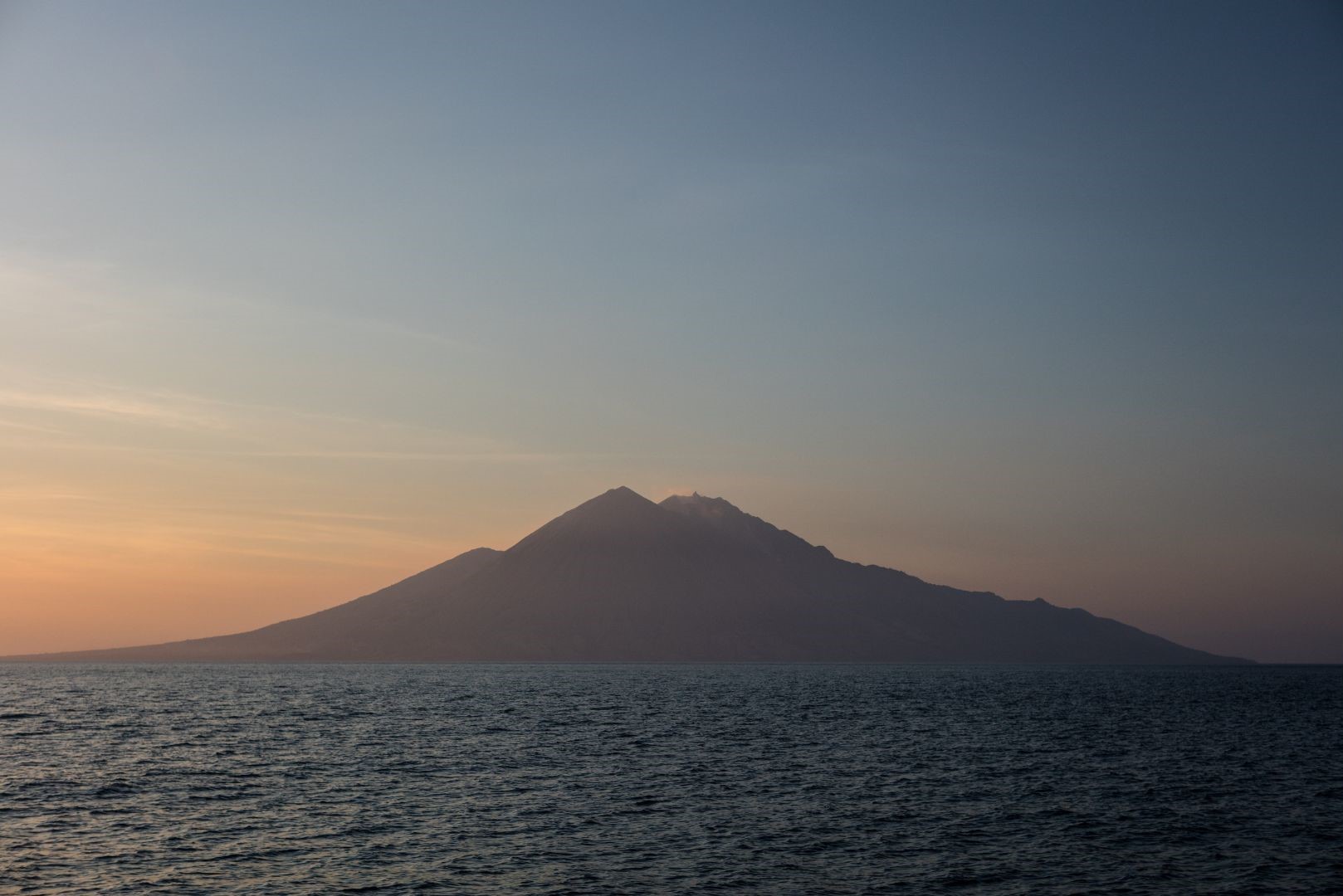 boat tour to komodo island